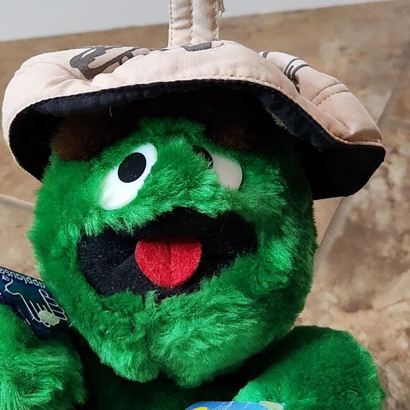 1995 Oscar the Grouch Plush in Trash Can – Classic Sesame Street Toy - Picture 11 of 14